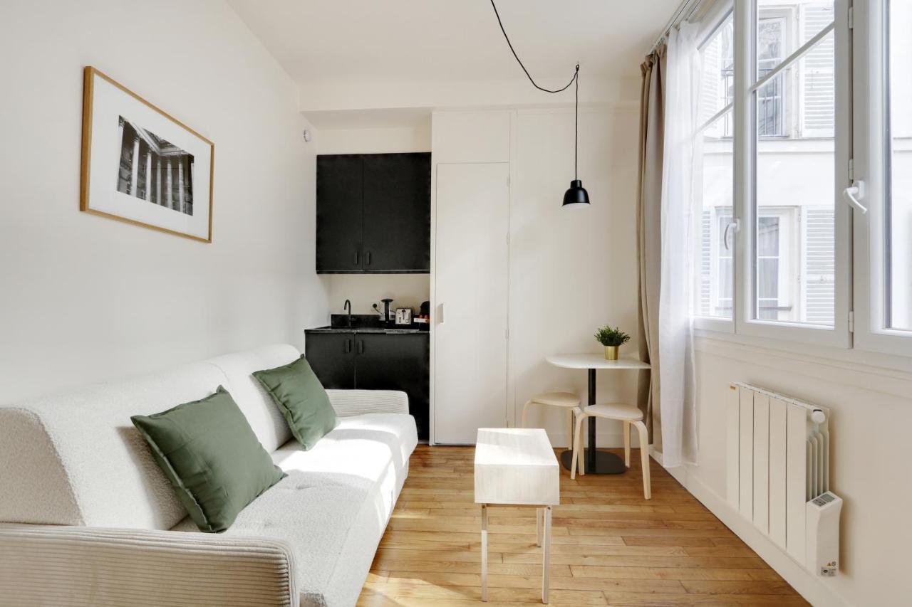Pick A Flat's In Madeleine - Rue Tronchet * Parijs